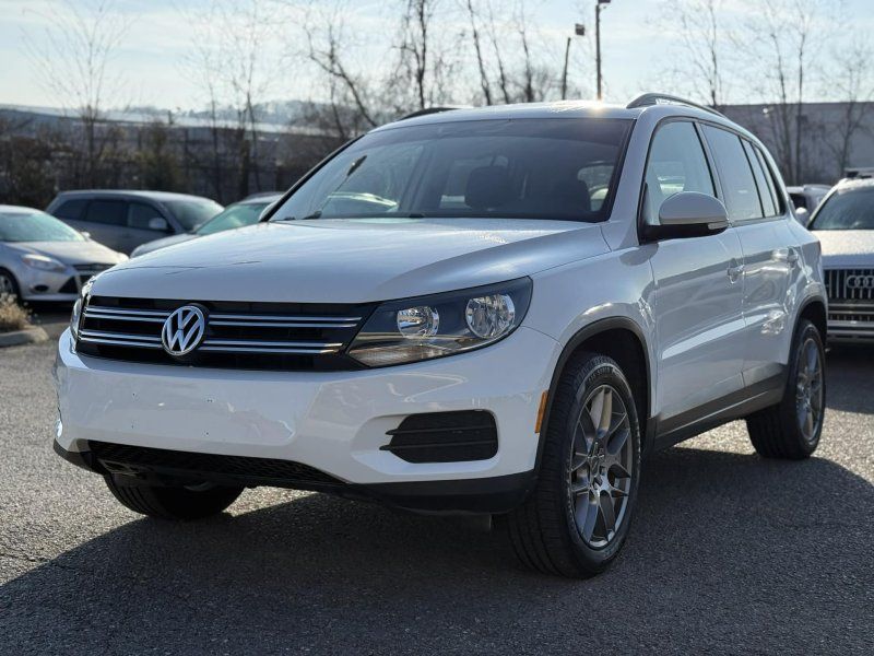 2017 Volkswagen Tiguan S's photo