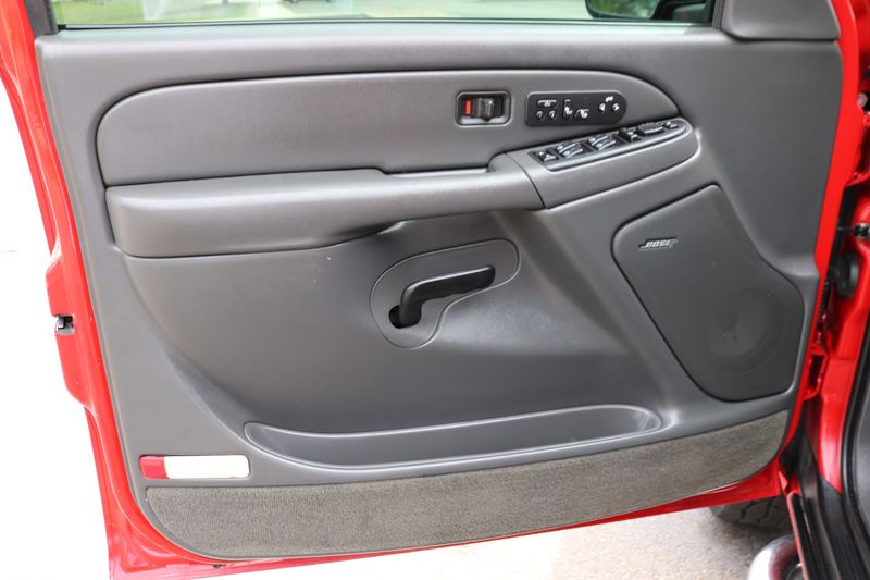 2004 Chevrolet Avalanche Z-71 | Victory Motors of Colorado