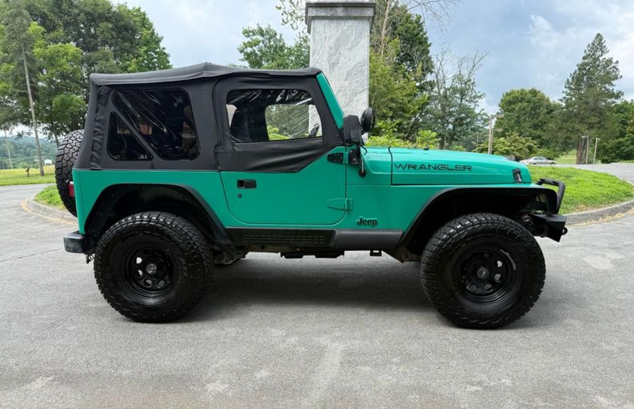 View vehicle photo 6