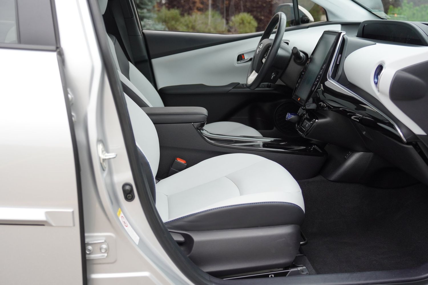 2018 Toyota Prius Four Touring photo 16