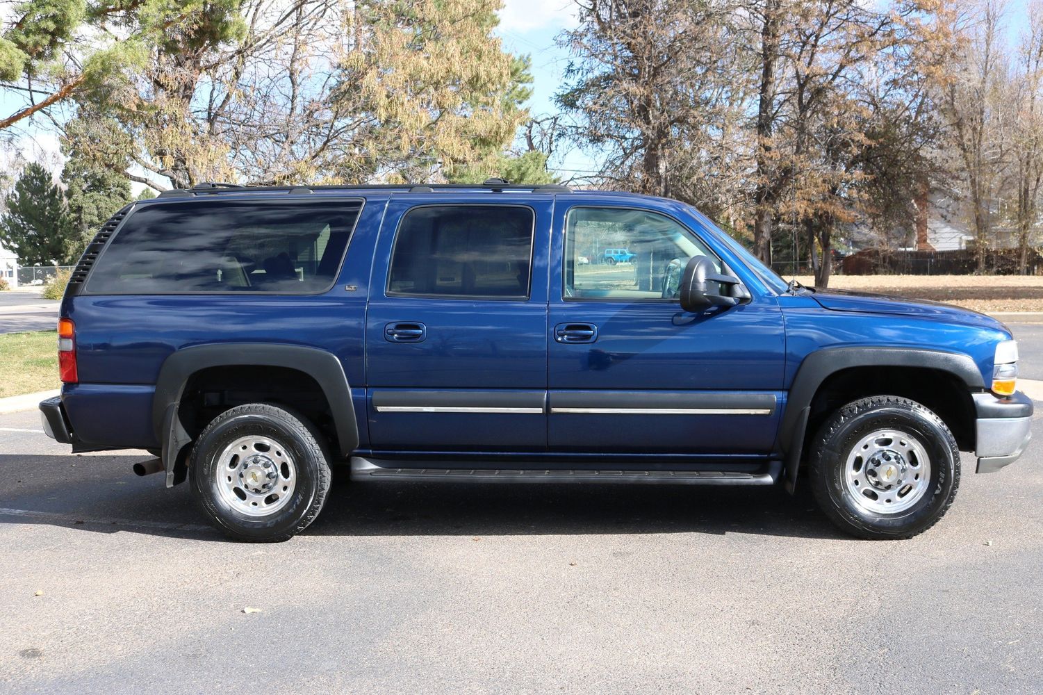 2002-chevrolet-suburban-2500-lt-victory-motors-of-colorado