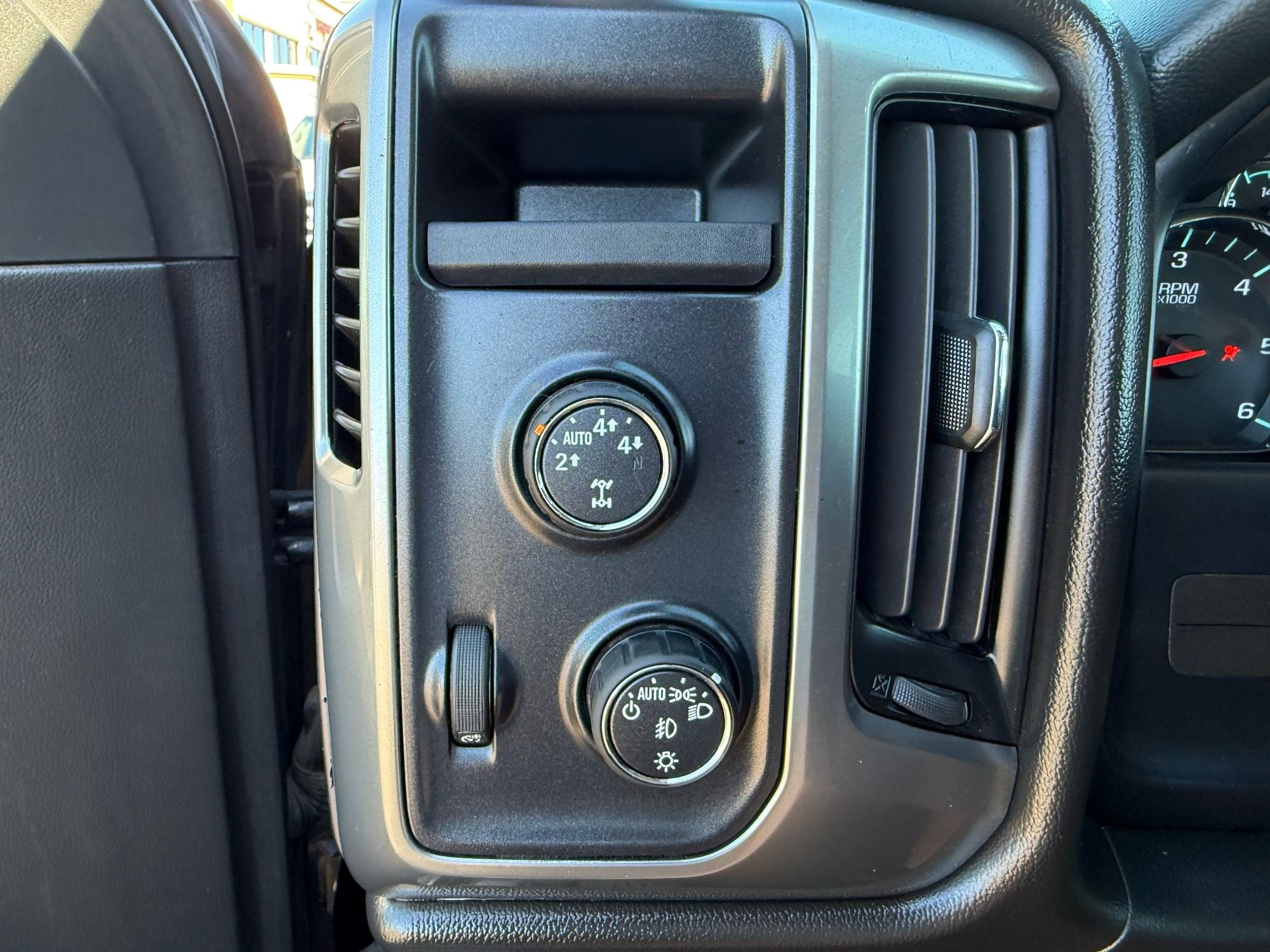 2014 Chevrolet Silverado 1500 LT photo 17