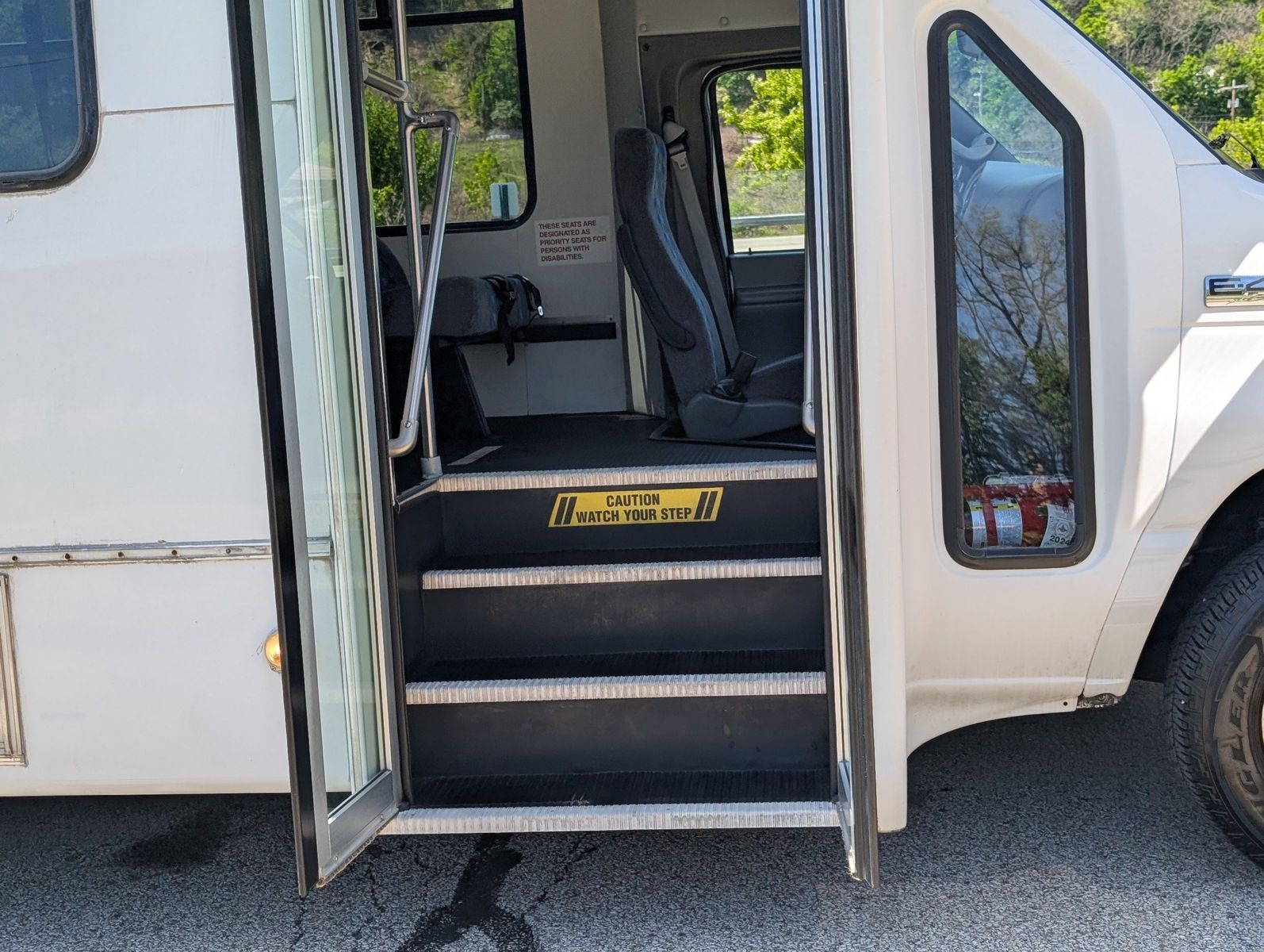2007 Ford E-450 Cutaway 24