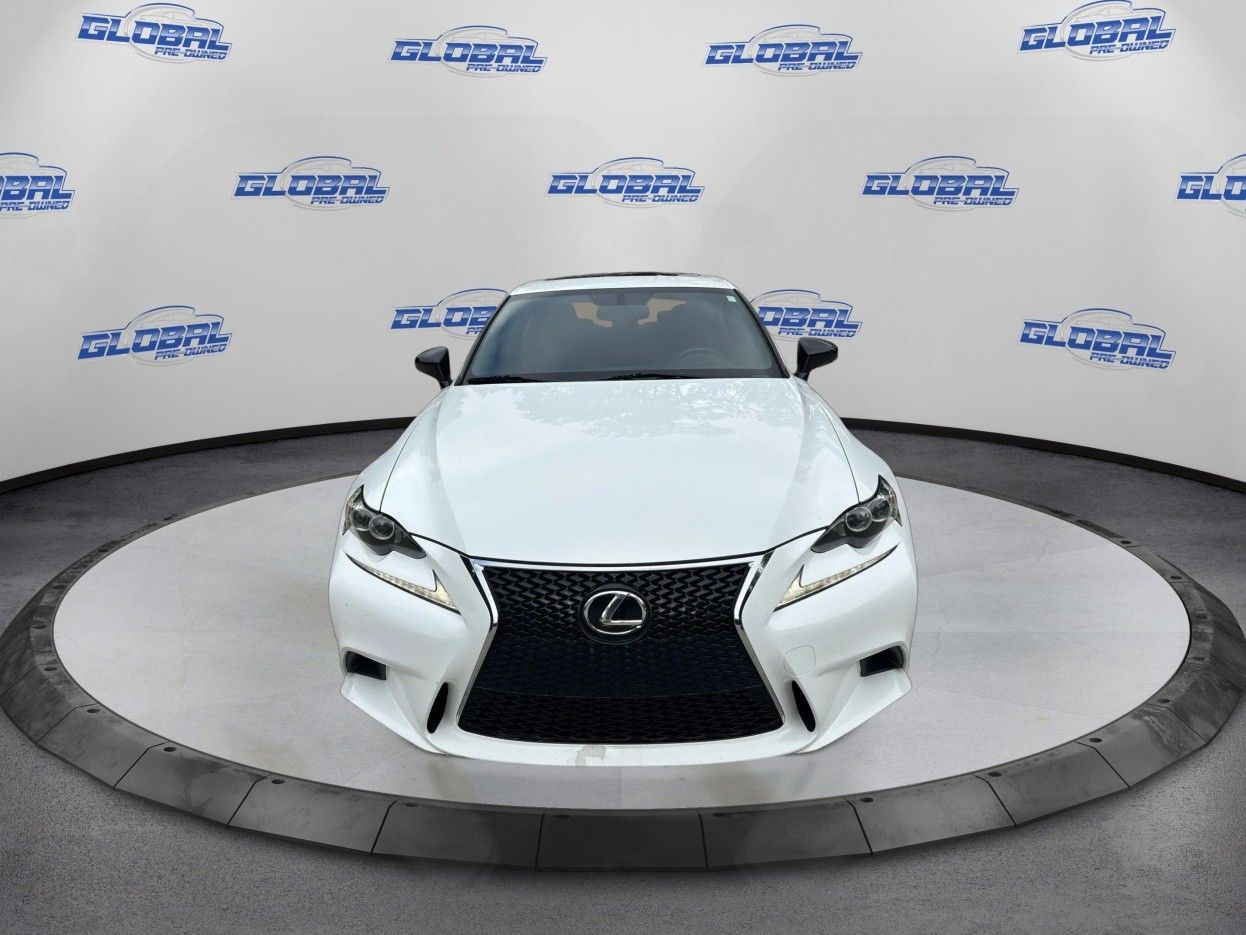 Lexus IS photo 2