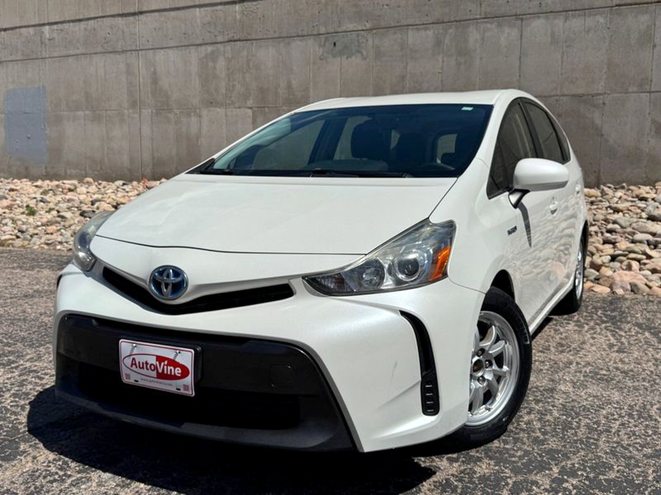 2015 Toyota Prius v Five