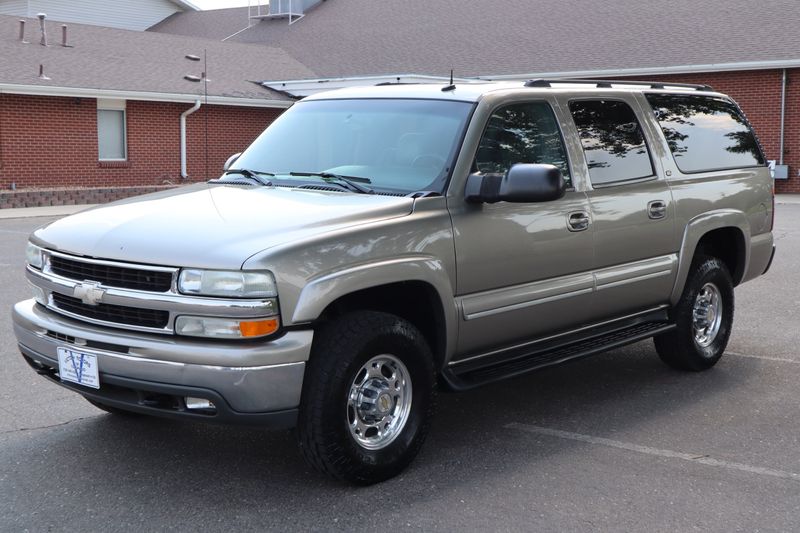 2003 Chevrolet Suburban Photos