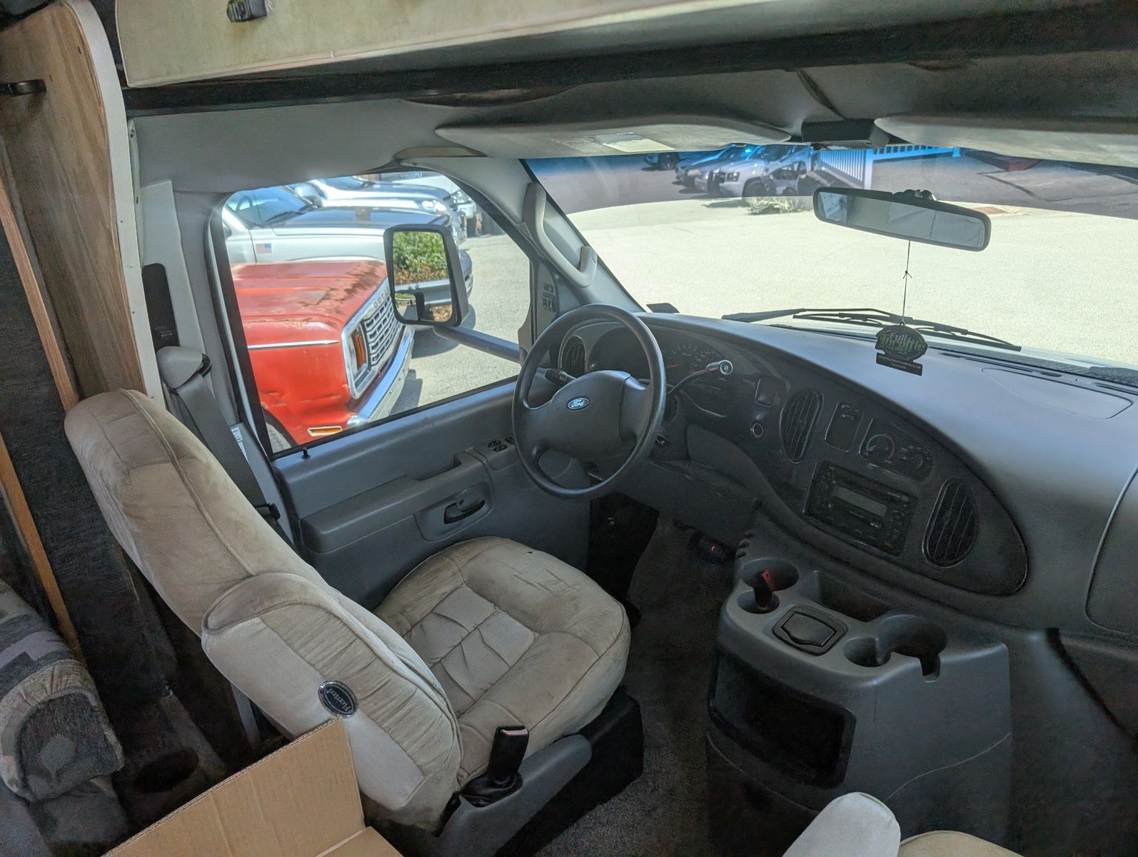 2004 Ford E-Series Chassis 80