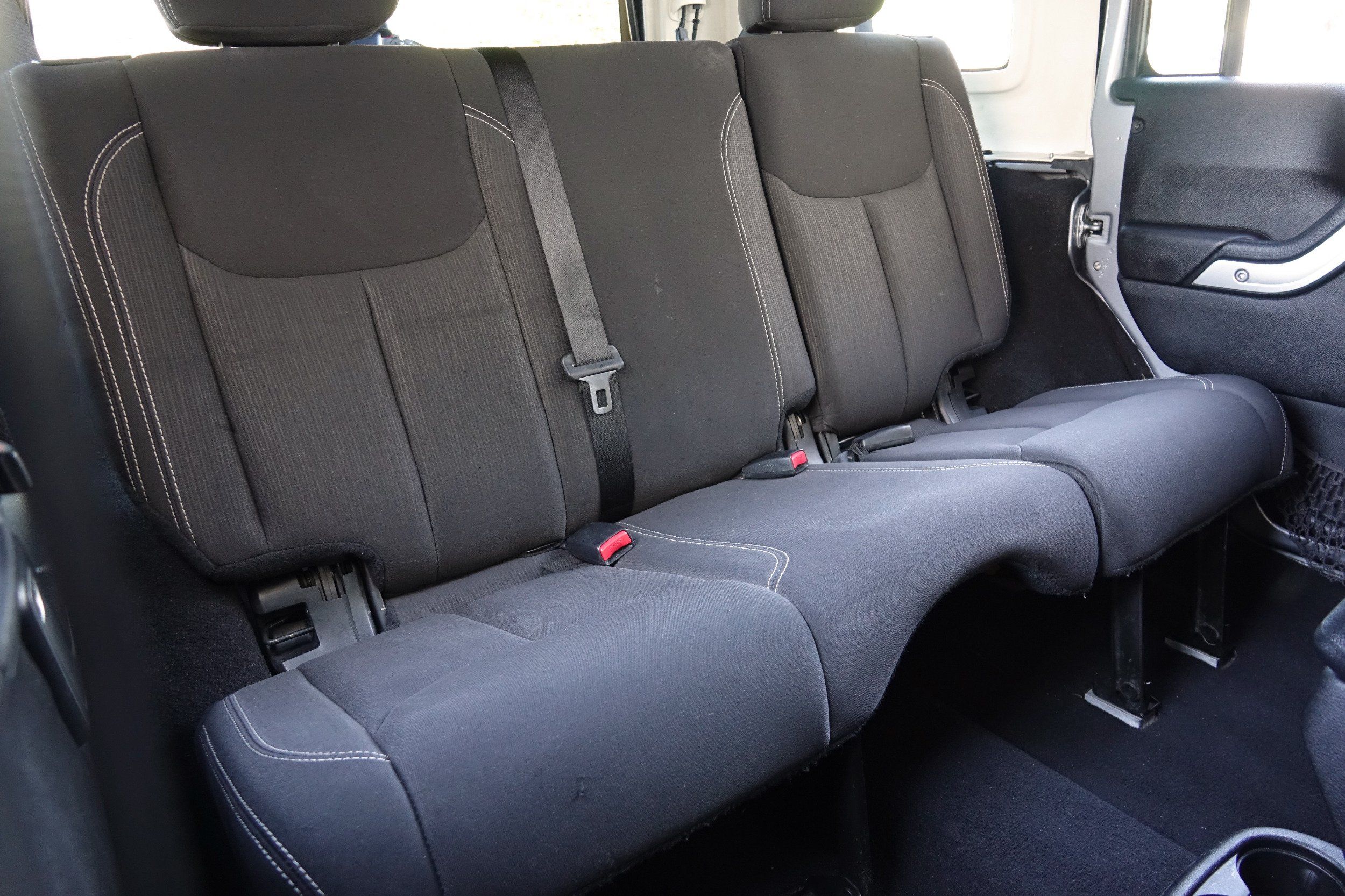 2015 Jeep Wrangler Unlimited Rubicon photo 7