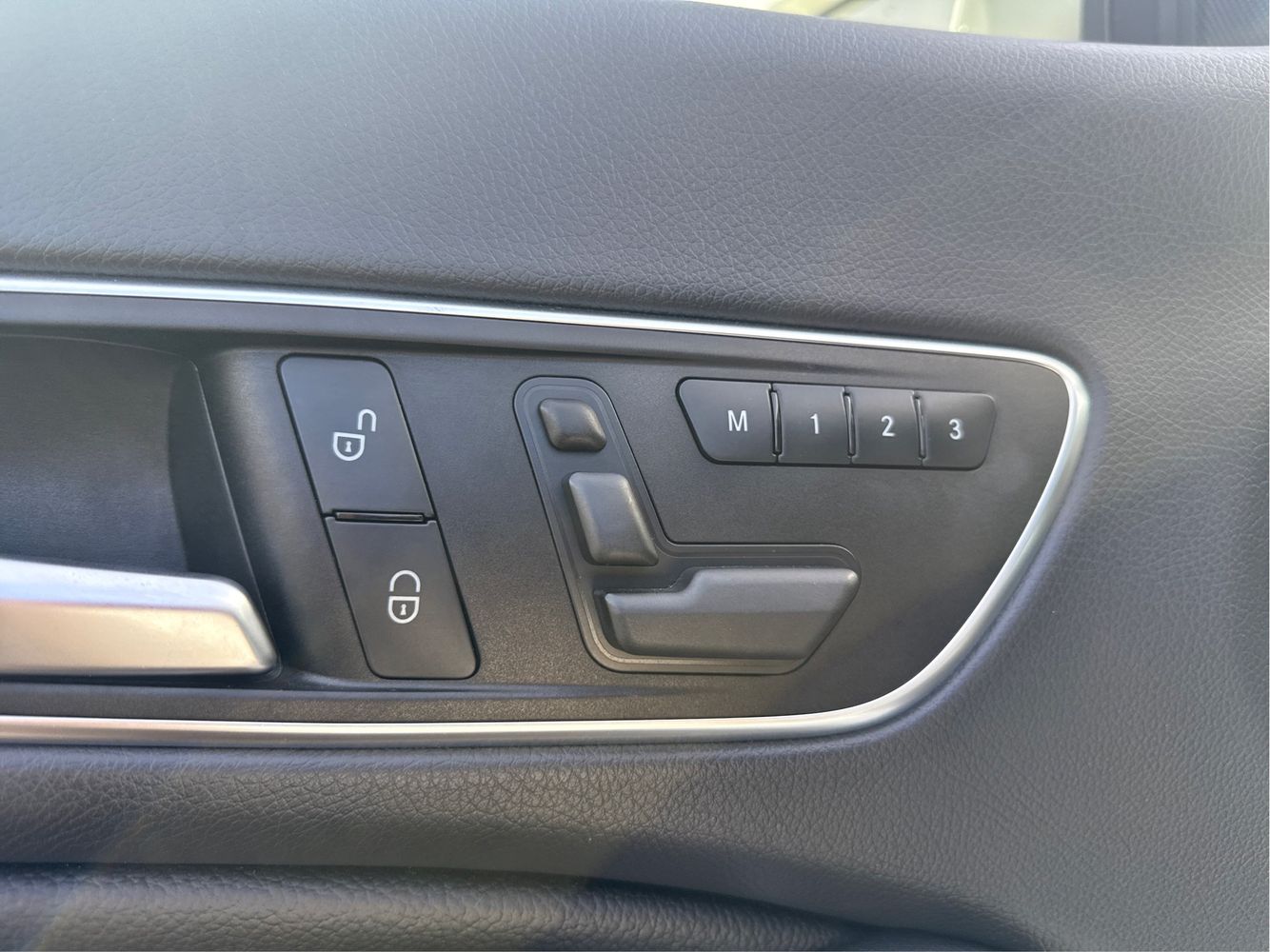 2015 Mercedes Benz CLA 250 photo 31