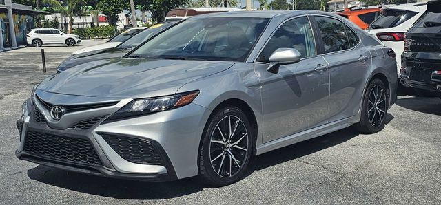 Silver 2021 Toyota Camry Sedan Front-Wheel Drive 8-Speed Automatic