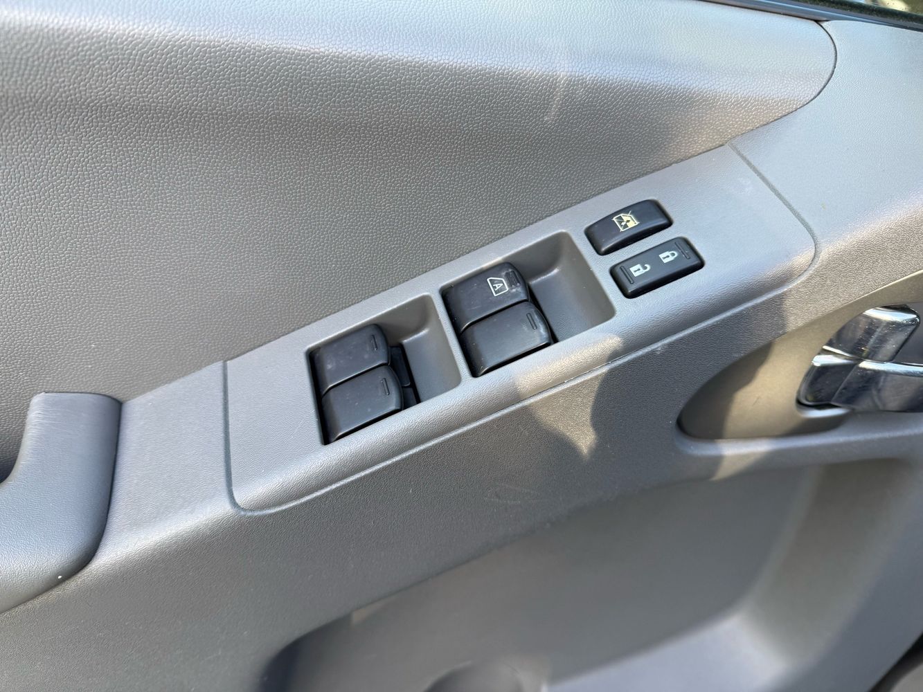 2016 Nissan Frontier SV photo 14