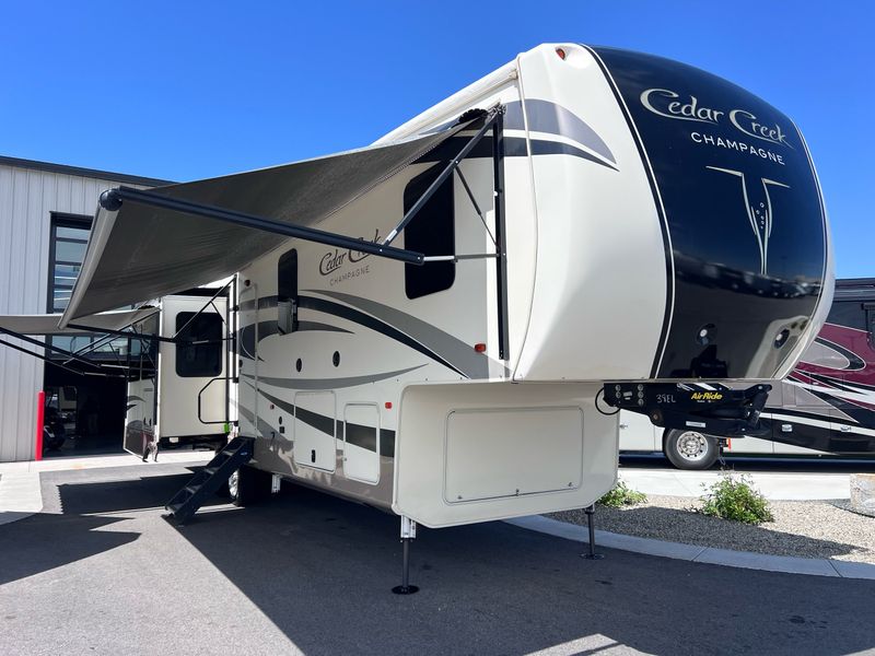 2019 Forest River Cedar Creek 38el