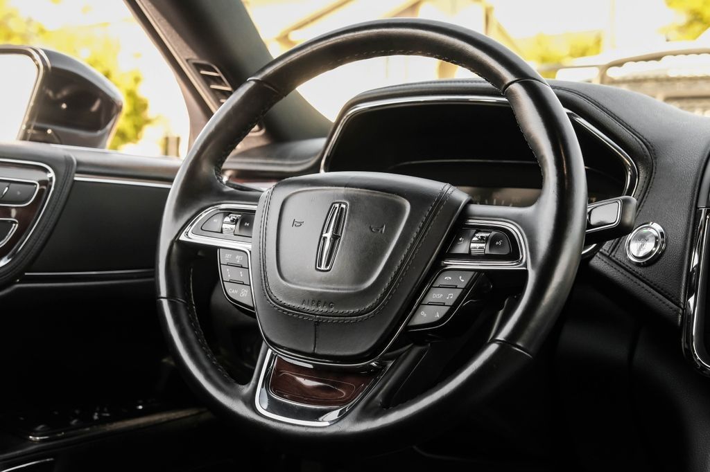 2017 Lincoln Continental Select photo 10