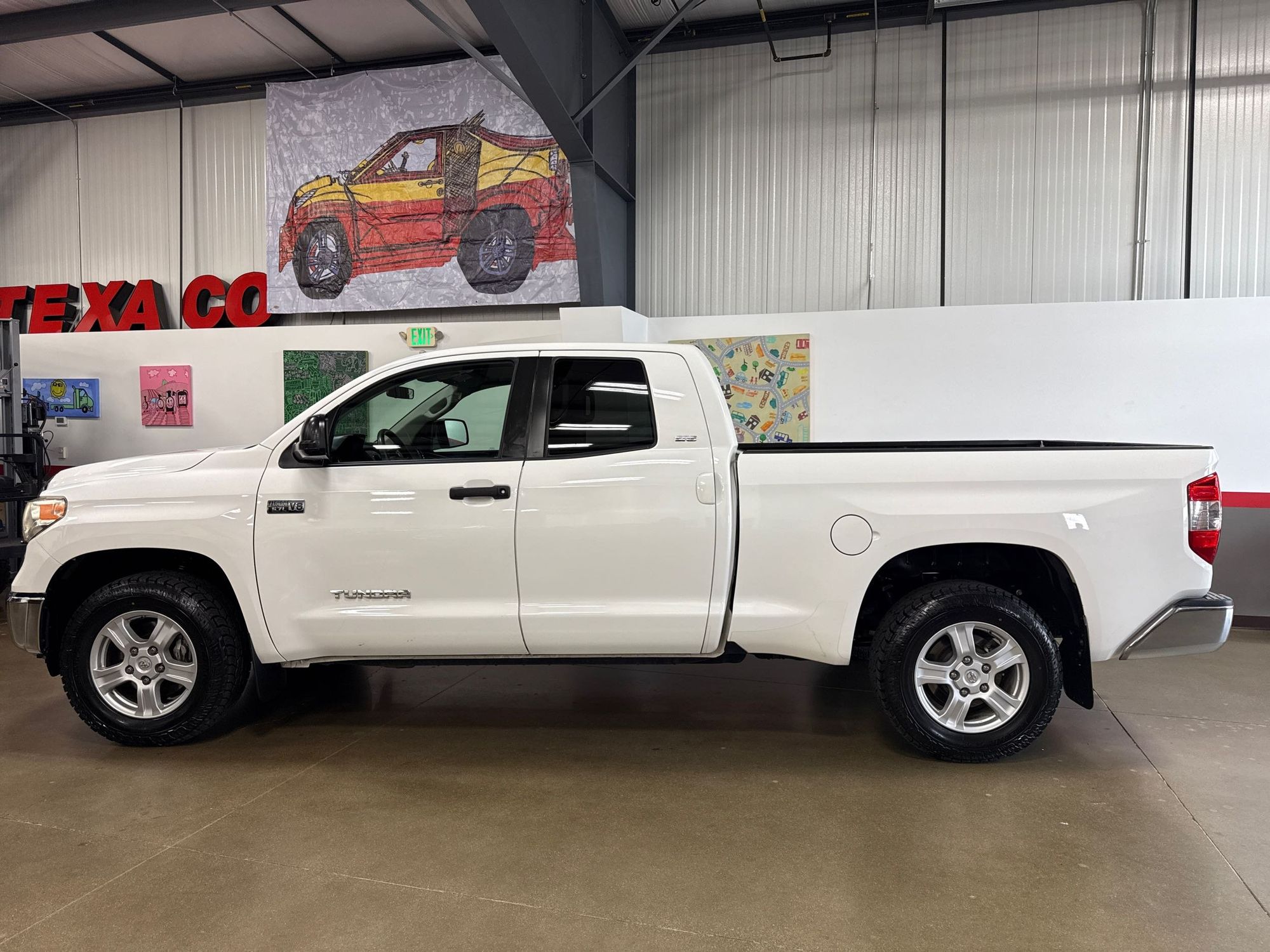 2015 Toyota Tundra SR5 Grade photo 5