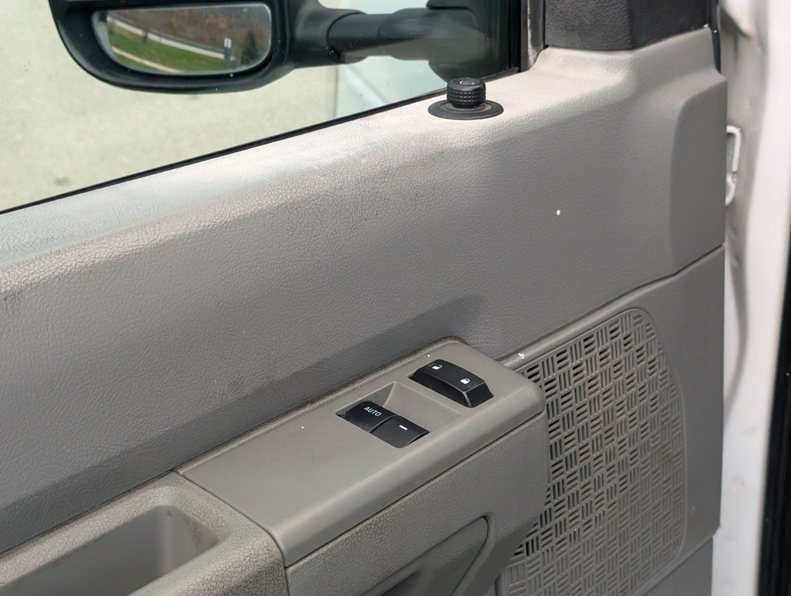 2015 Ford E-Series 83