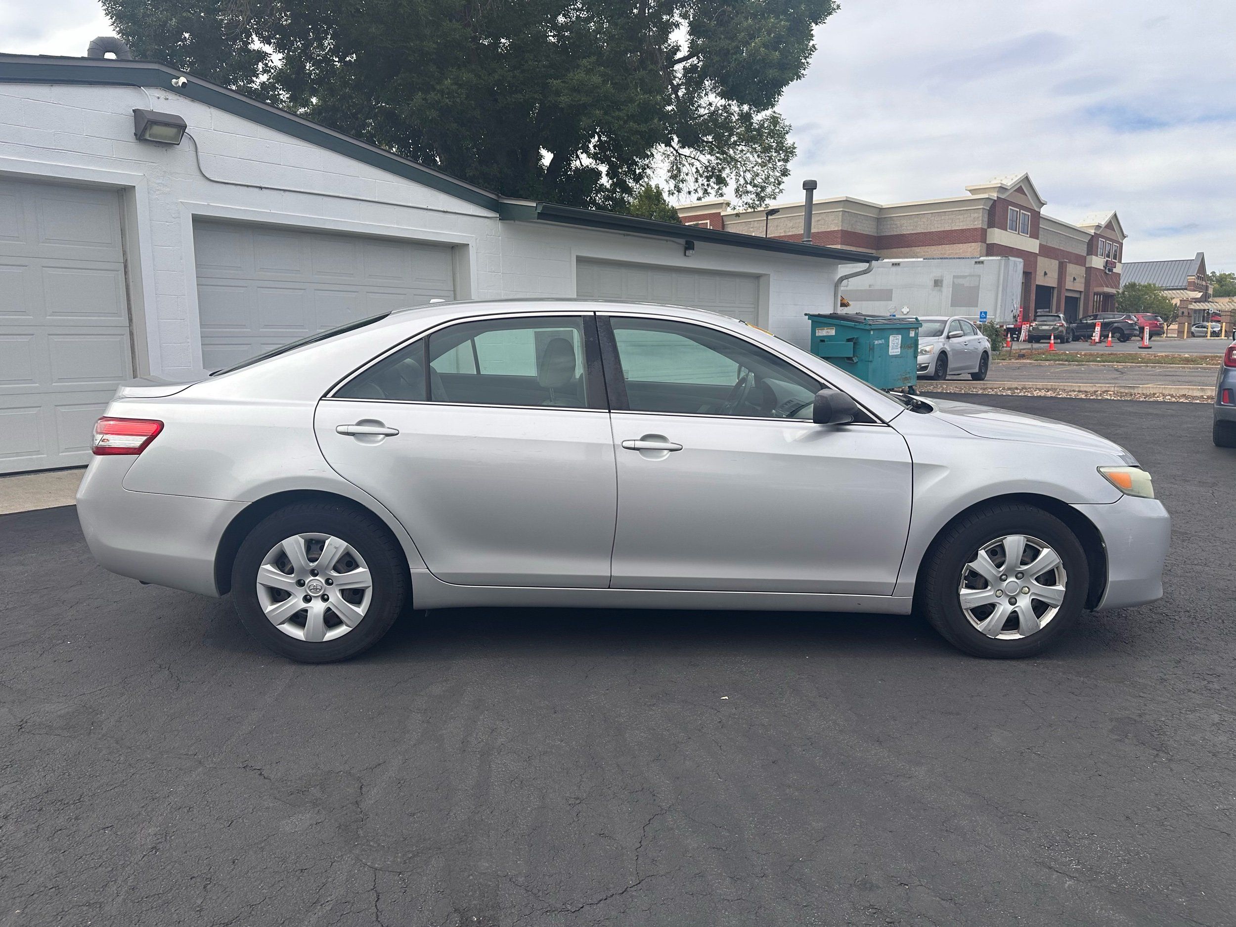 2011 Toyota Camry LE photo 2