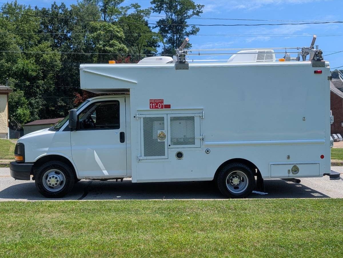2008 Chevrolet Express Cutaway 8