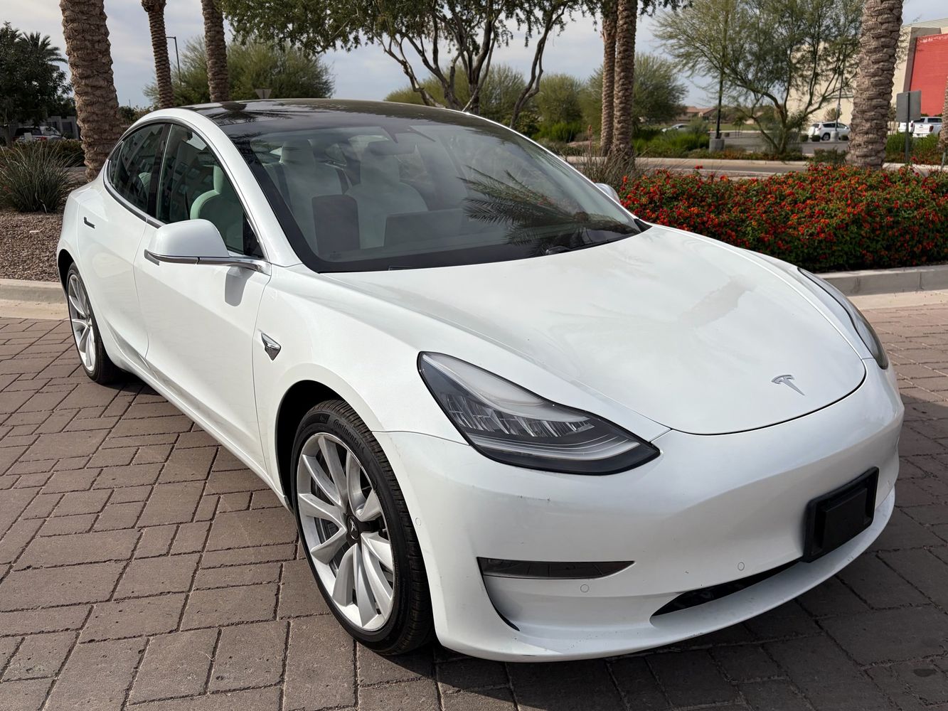 2019 Tesla Model 3 Mid Range's photo