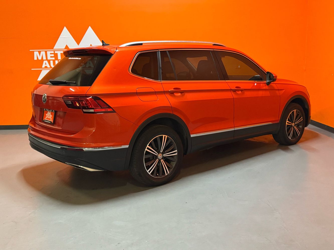 2019 Volkswagen Tiguan SEL R-Line photo 3