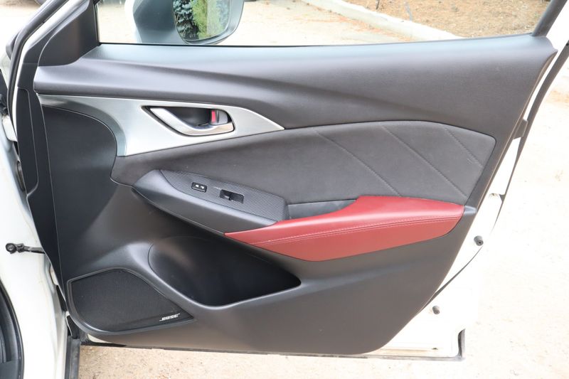 だ。ページ 2016 - 2023 MAZDA CX-9 REAR LEFT SIDE INTERIOR DOOR PANEL TRIM