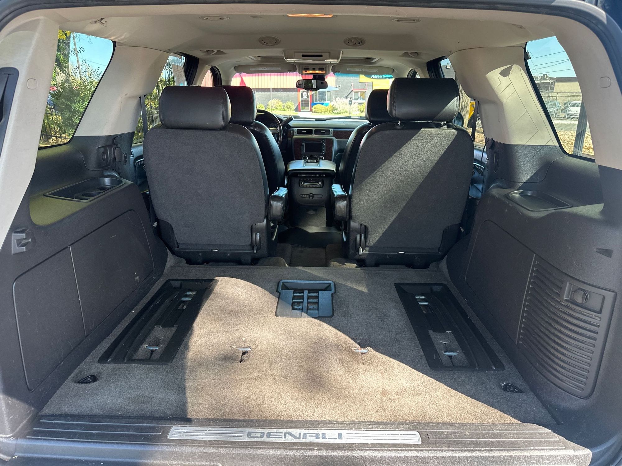 2008 Gmc Yukon Denali photo 3