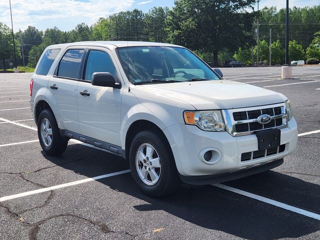 White 2012 Ford Escape SUV / Crossover Front-Wheel Drive 6-Speed Automatic