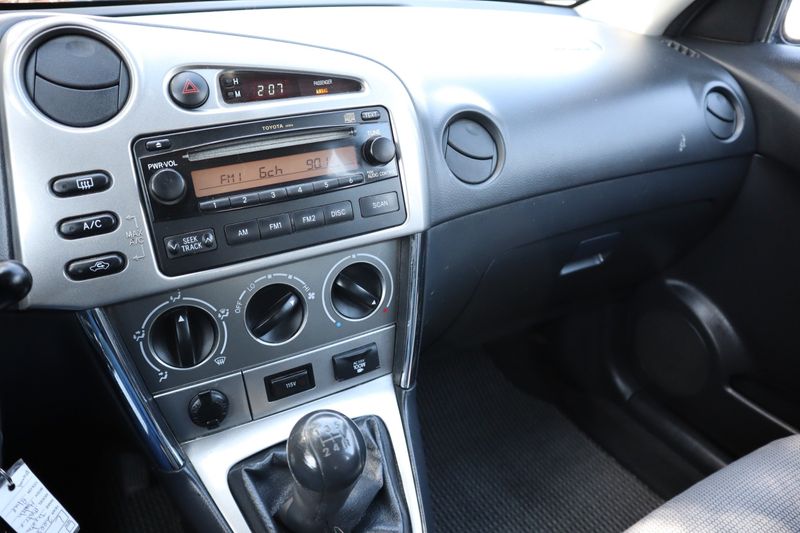 2005 Toyota Matrix Photos