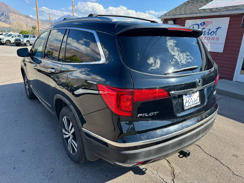 2016 Honda Pilot LX photo 3