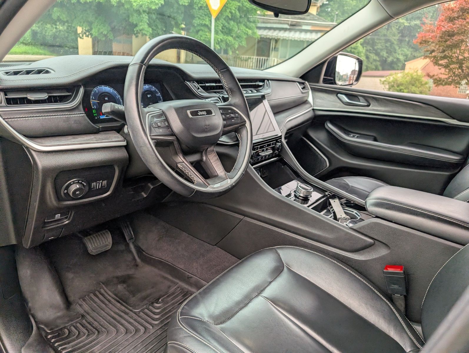 2022 Jeep Grand Cherokee L 43