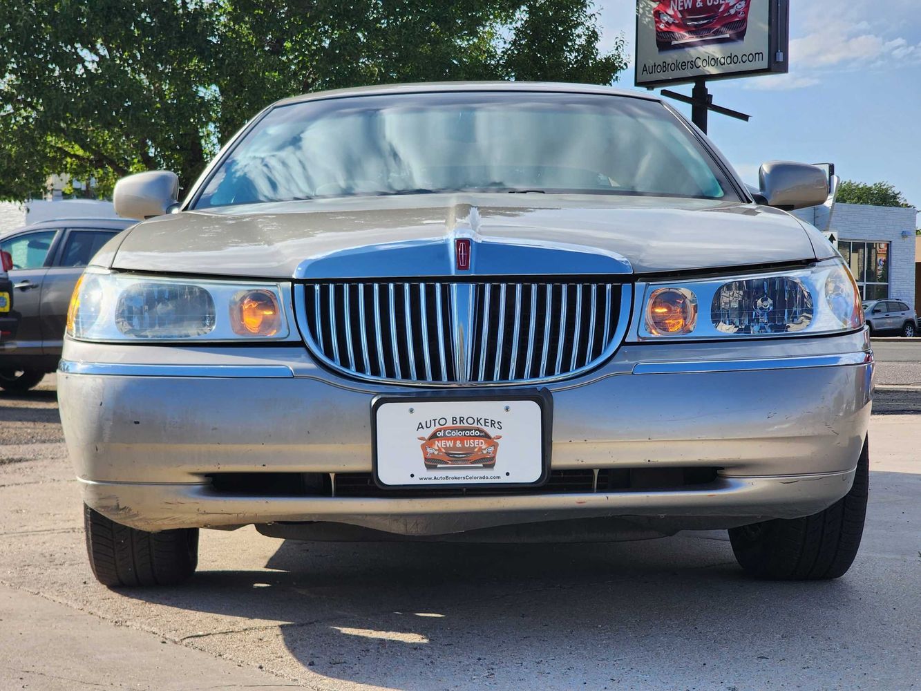 2002 Lincoln Town Car Signature photo 10