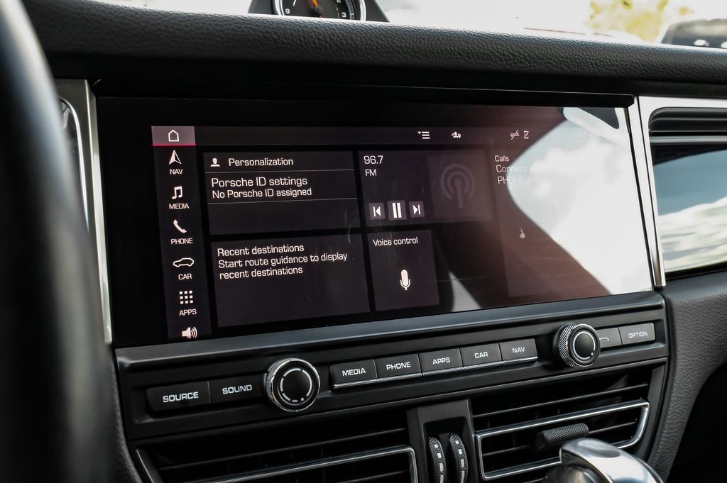 2021 Porsche Macan S - Photo 36