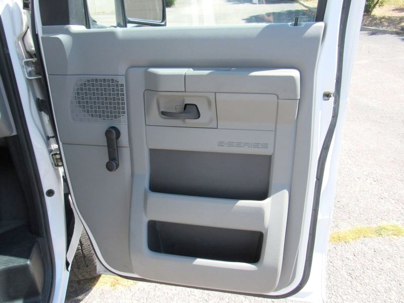 2011 Ford E-250 photo 12