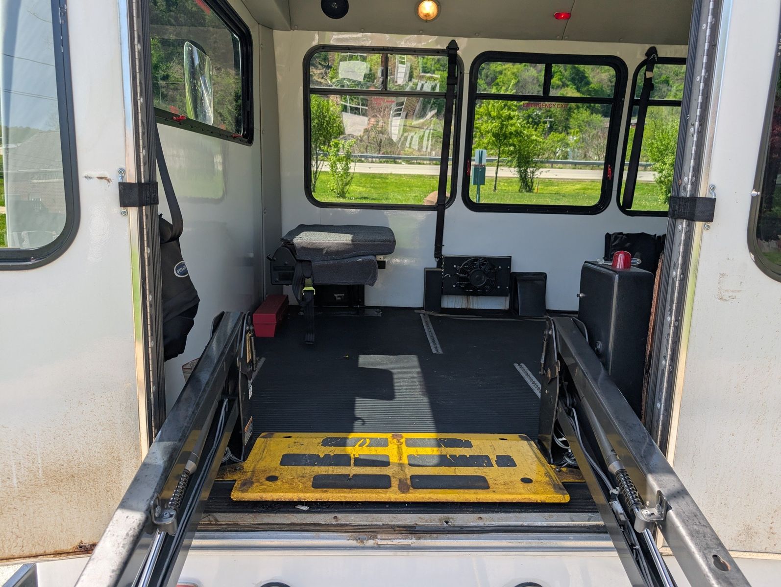 2007 Ford E-450 Cutaway 38