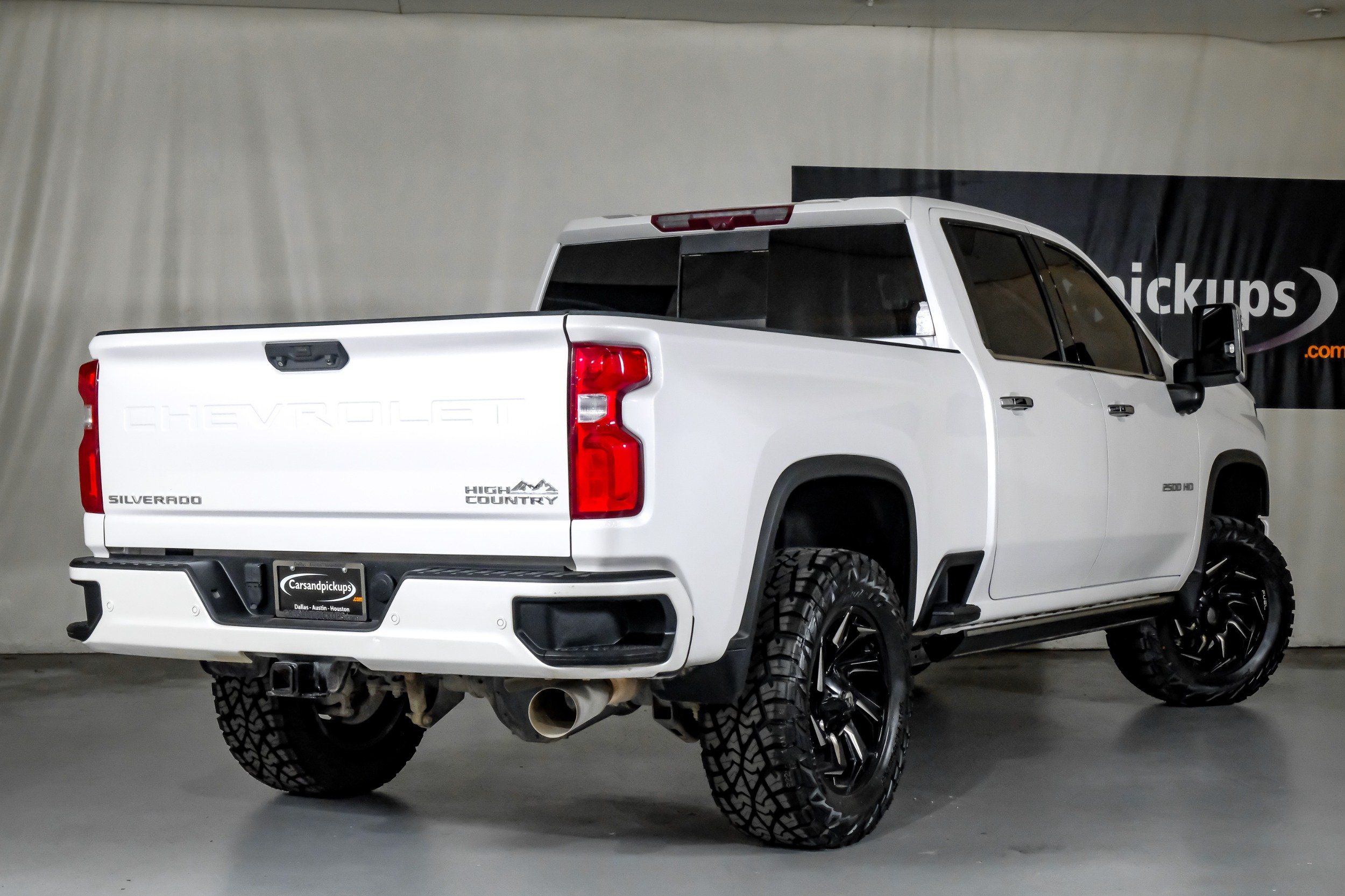 2021 Chevrolet Silverado 2500HD High Country photo 3