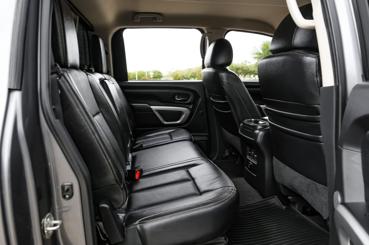 2017 Nissan Titan SL photo 33