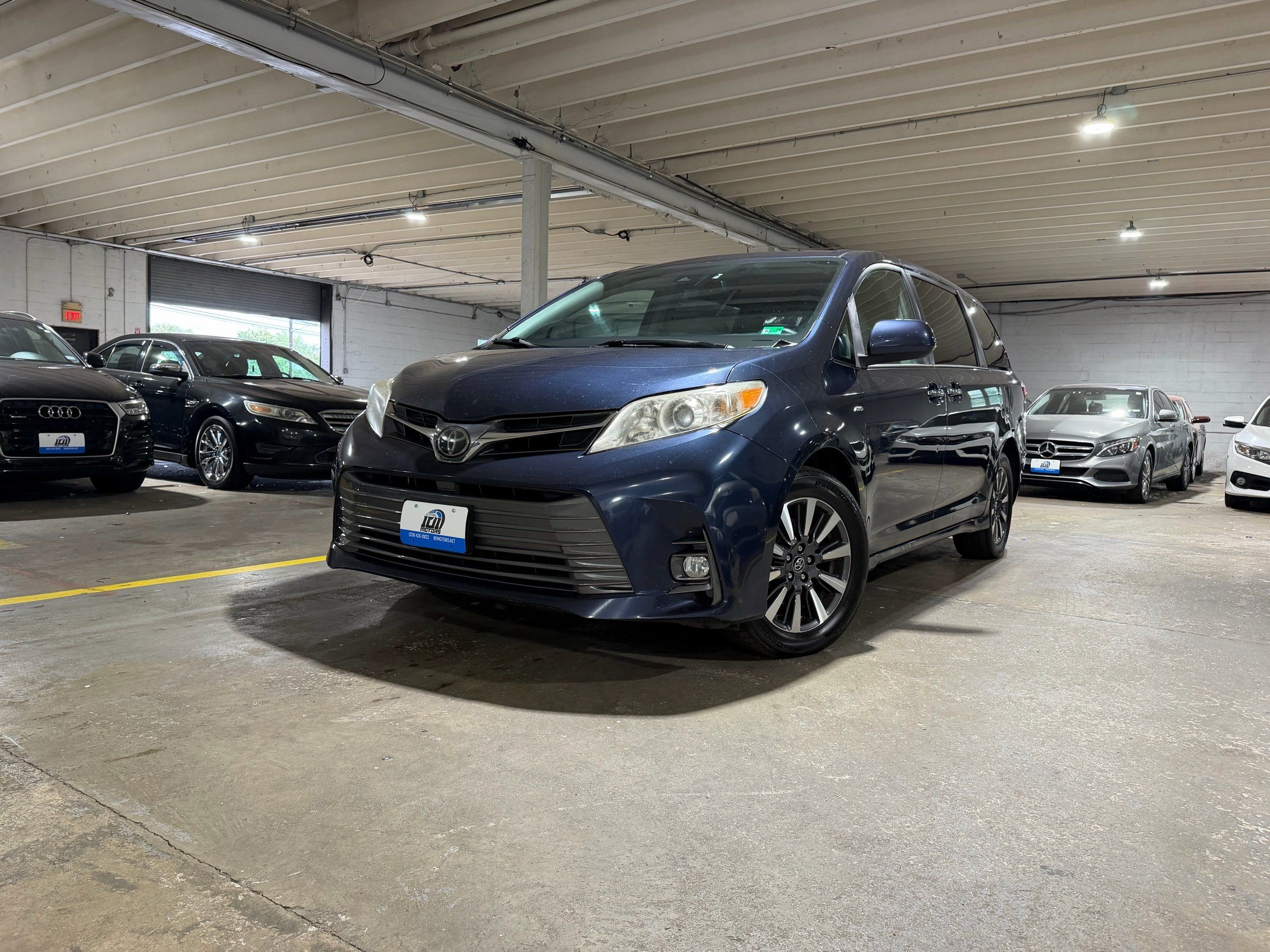 2018 Toyota Sienna XLE Premium V6 AWD 7-Passenger's photo