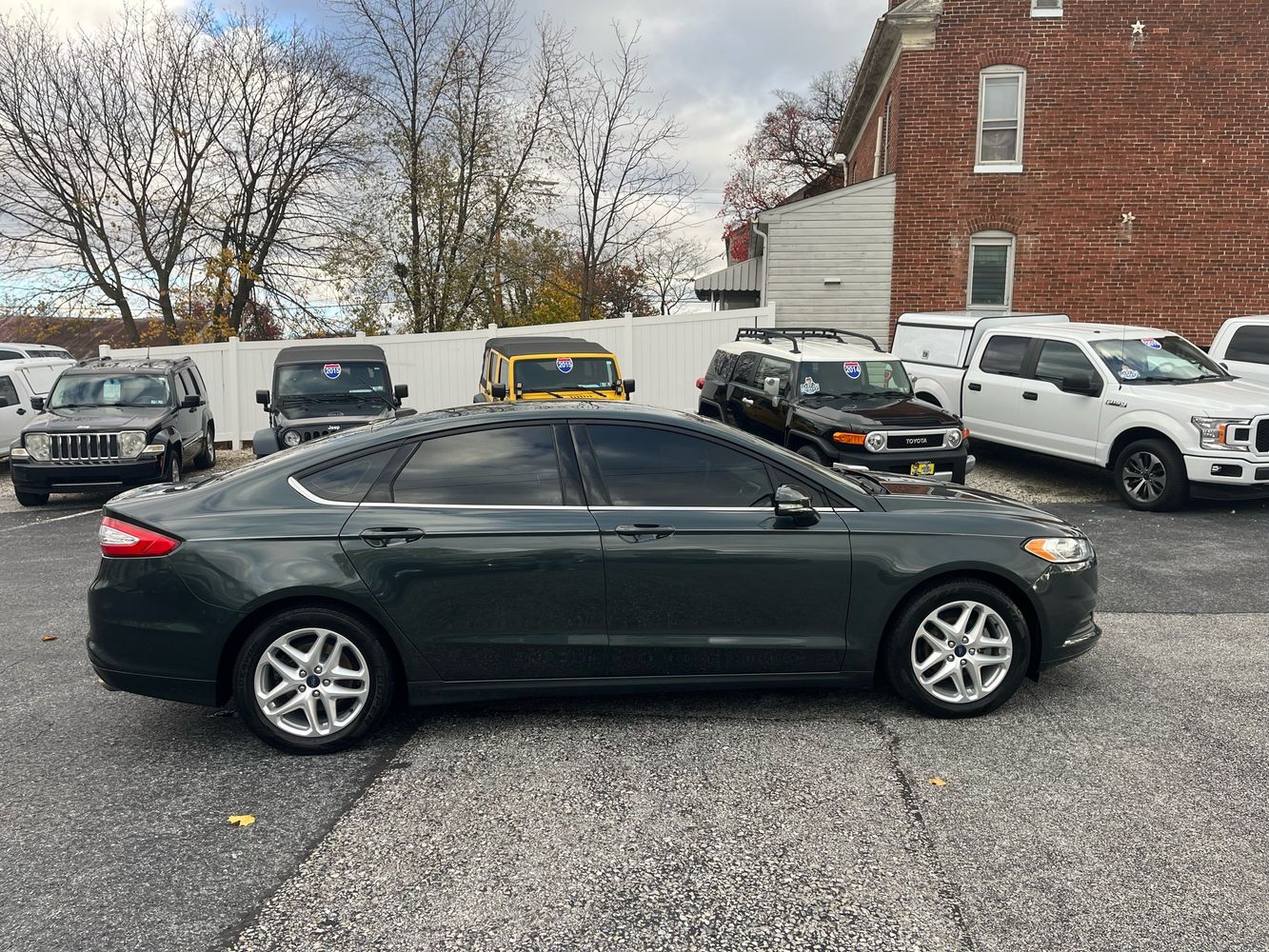 2016 Ford Fusion SE photo 4