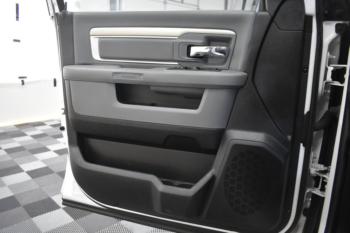 2019 Ram 1500 Classic SLT Crew Cab 4x4 5'7" Box