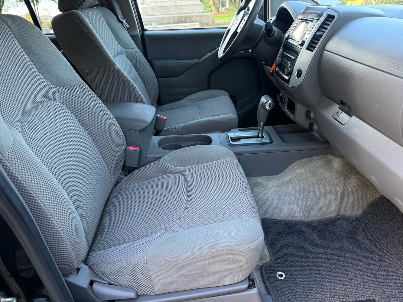 2016 Nissan Frontier SV photo 31