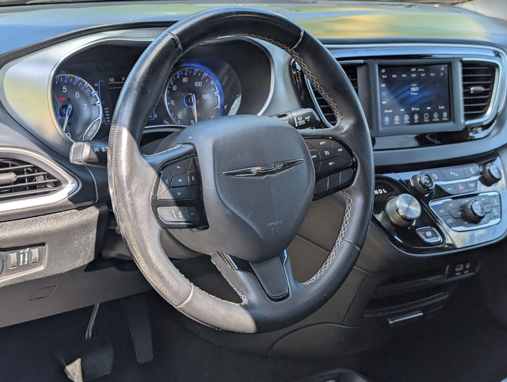 2018 Chrysler Pacifica 29