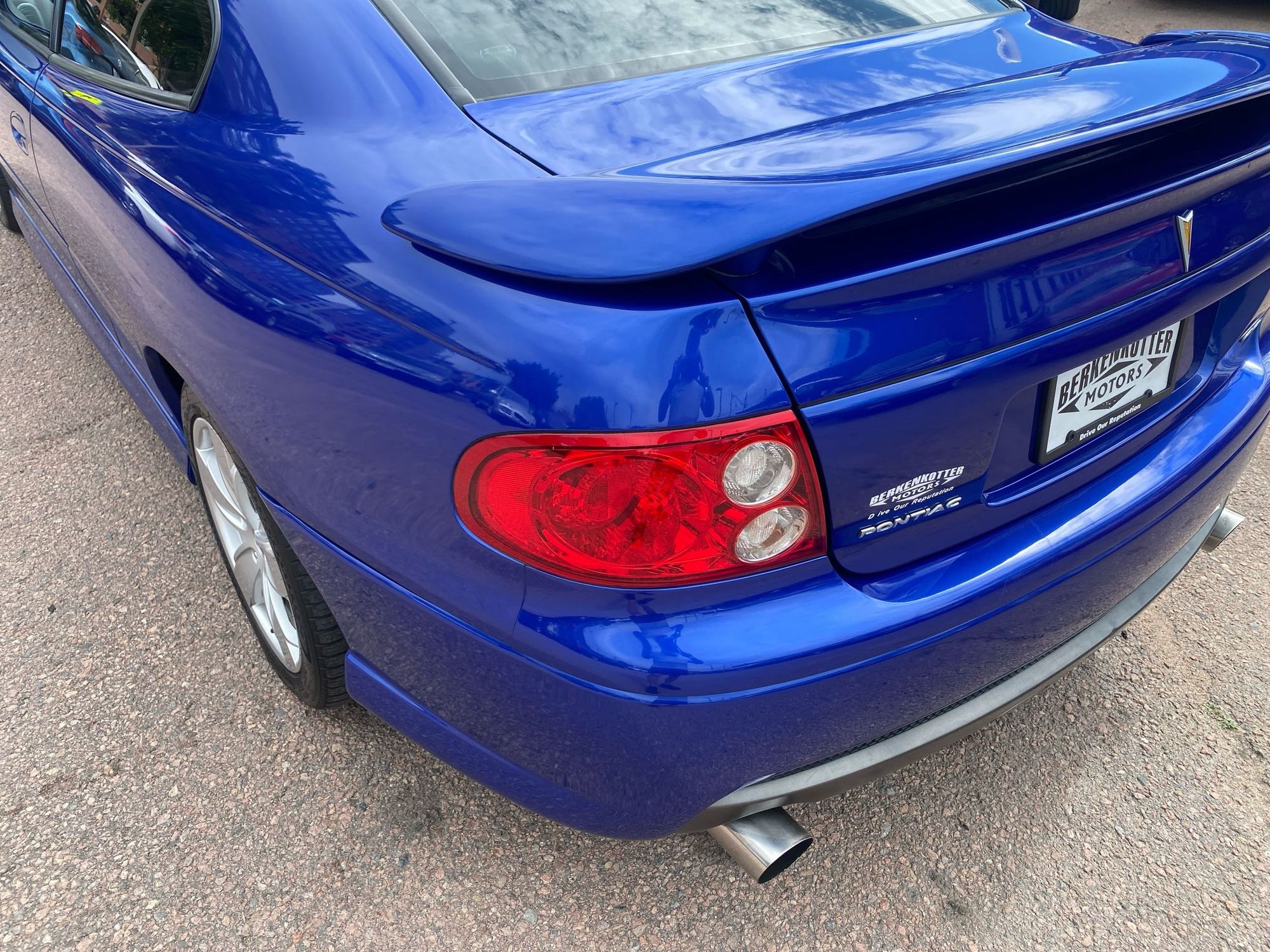 2005 Pontiac GTO photo 11