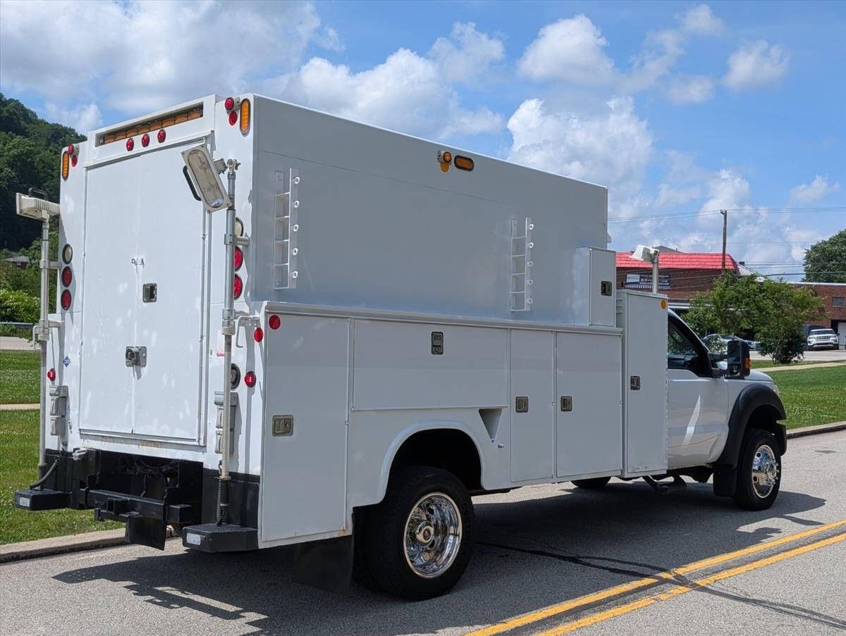 2011 Ford F-550 Super Duty 6