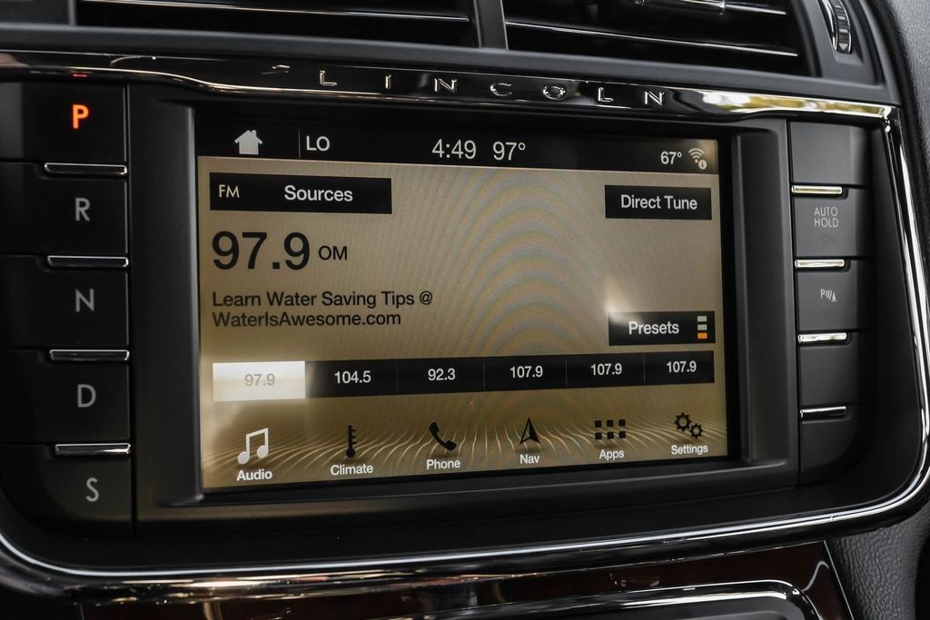 2017 Lincoln Continental Select photo 26