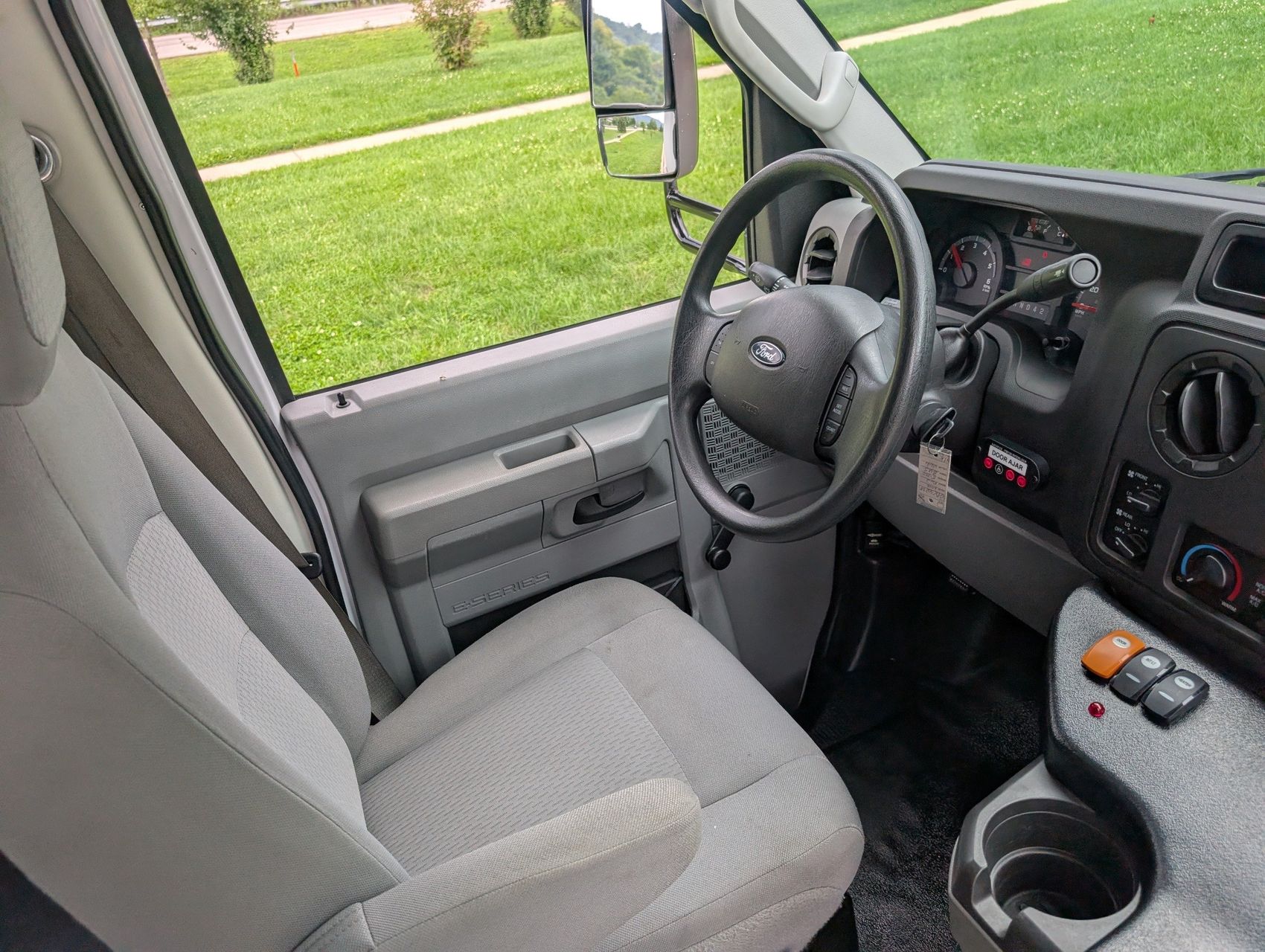 2016 Ford E-350 59