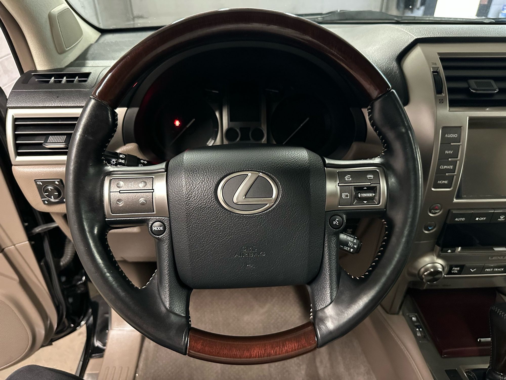 2019 Lexus GX 460 photo 13