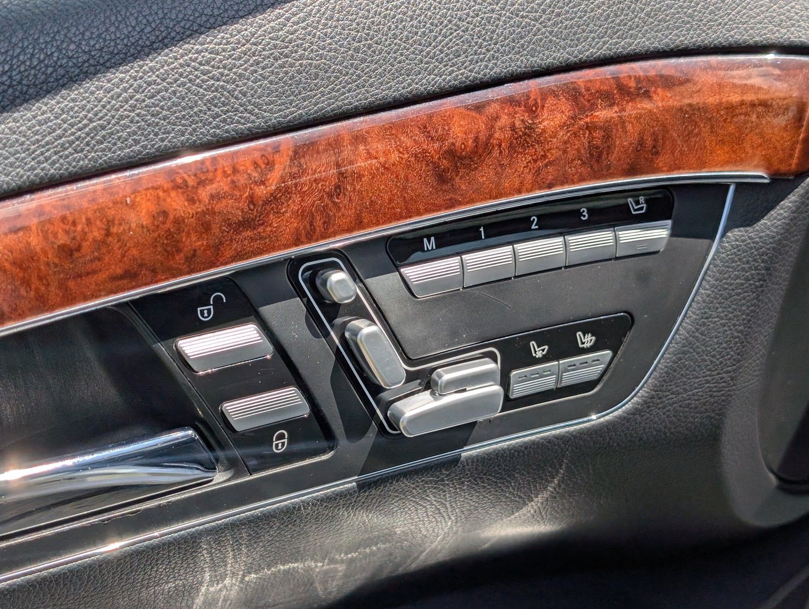 2009 Mercedes-Benz S-Class 137