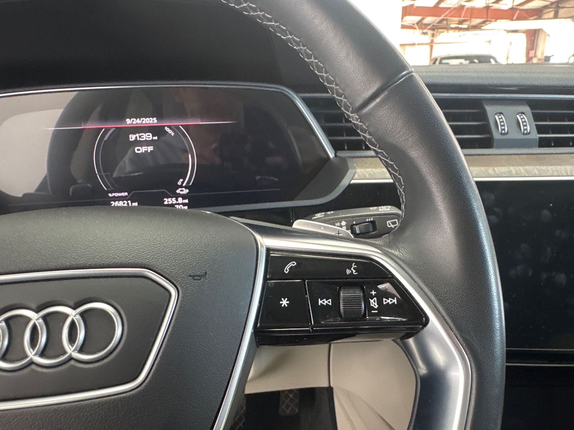 2022 Audi e-tron Premium Plus photo 13