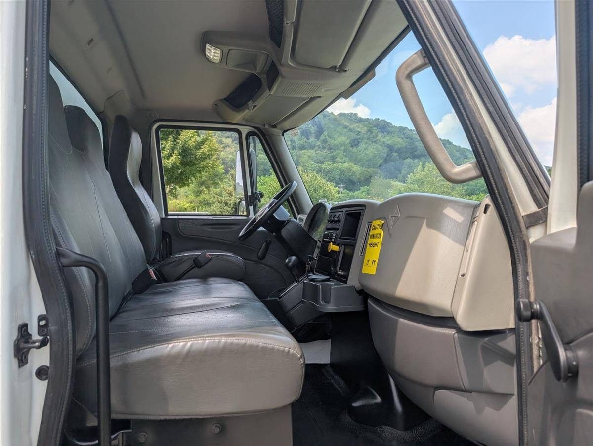 2018 International DuraStar 4300 26