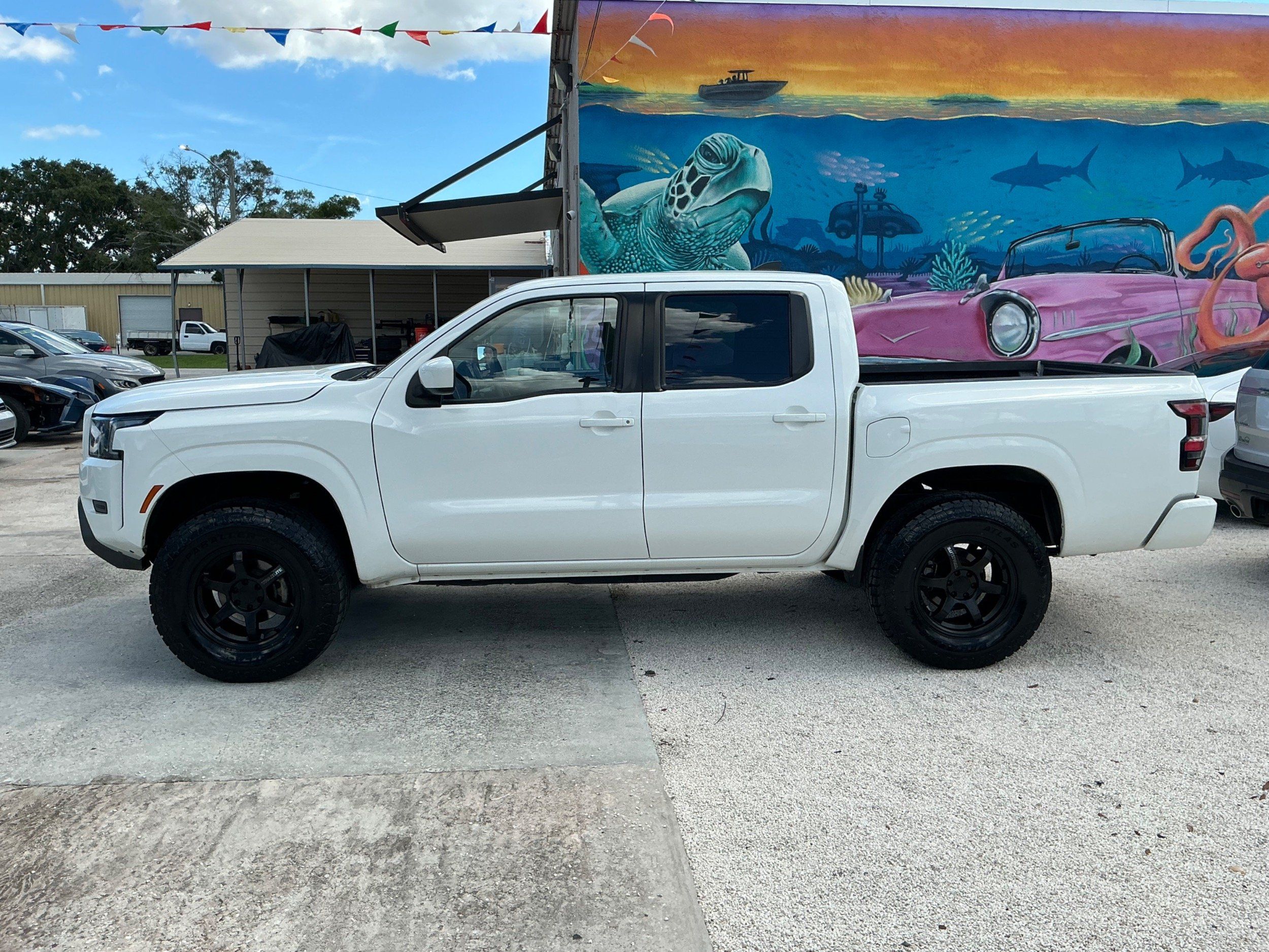 2022 Nissan Frontier SV photo 2