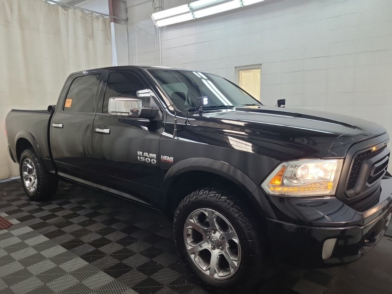 2015 Ram 1500 Laramie photo 3